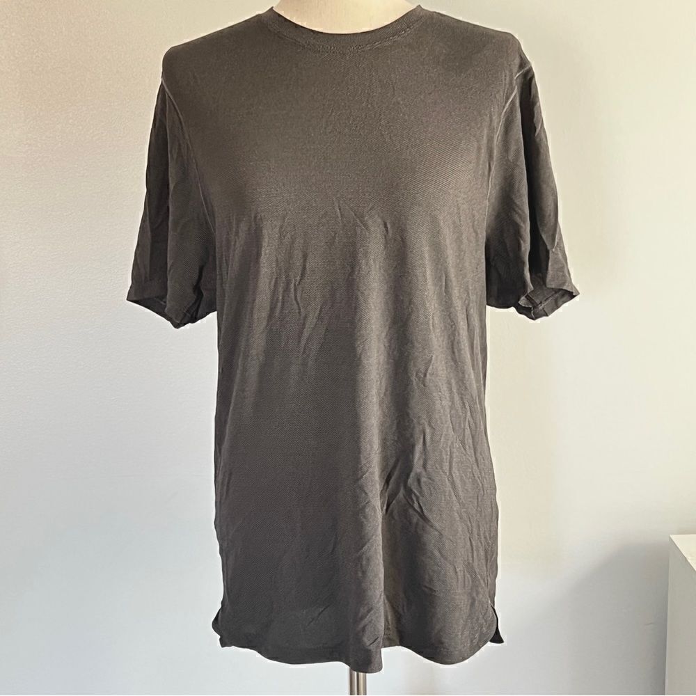 Men’s Lululemon Mesh Like Short Sleeve Shirt Steel Gray Medium